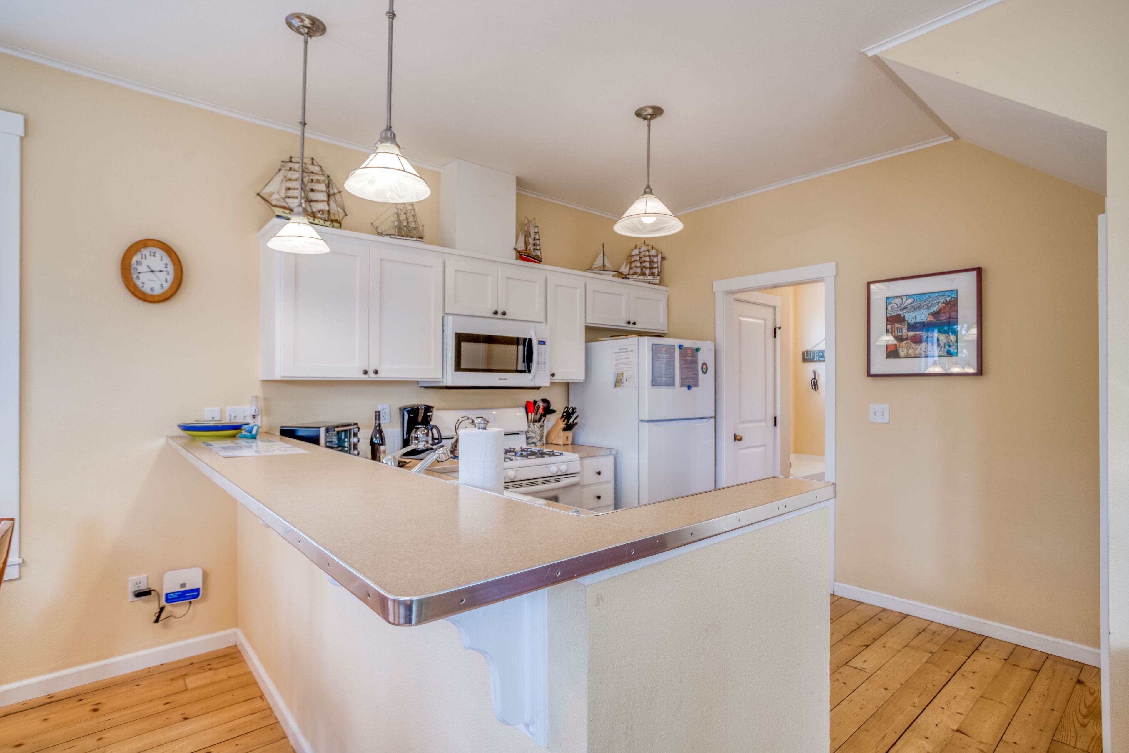 Pretty Bella Beach Home with Large Hot Tub, Ping-Pong and EV Car Charger!