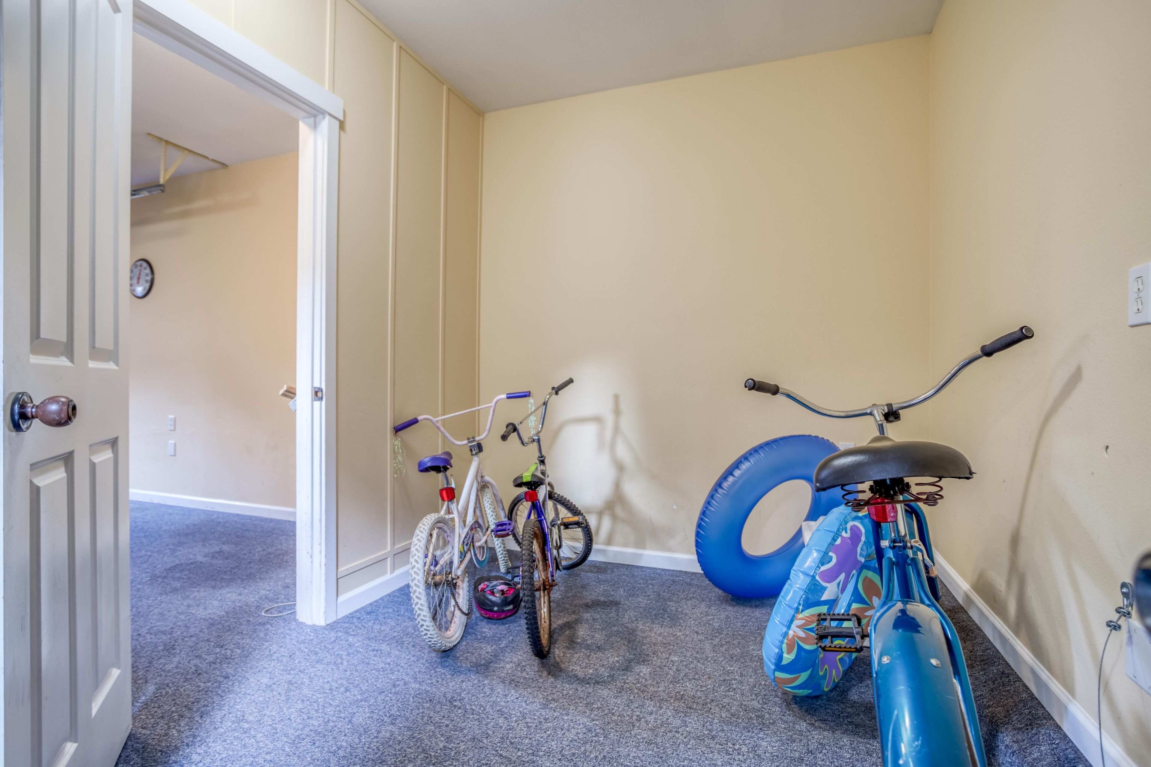 Pretty Bella Beach Home with Large Hot Tub, Ping-Pong and EV Car Charger!