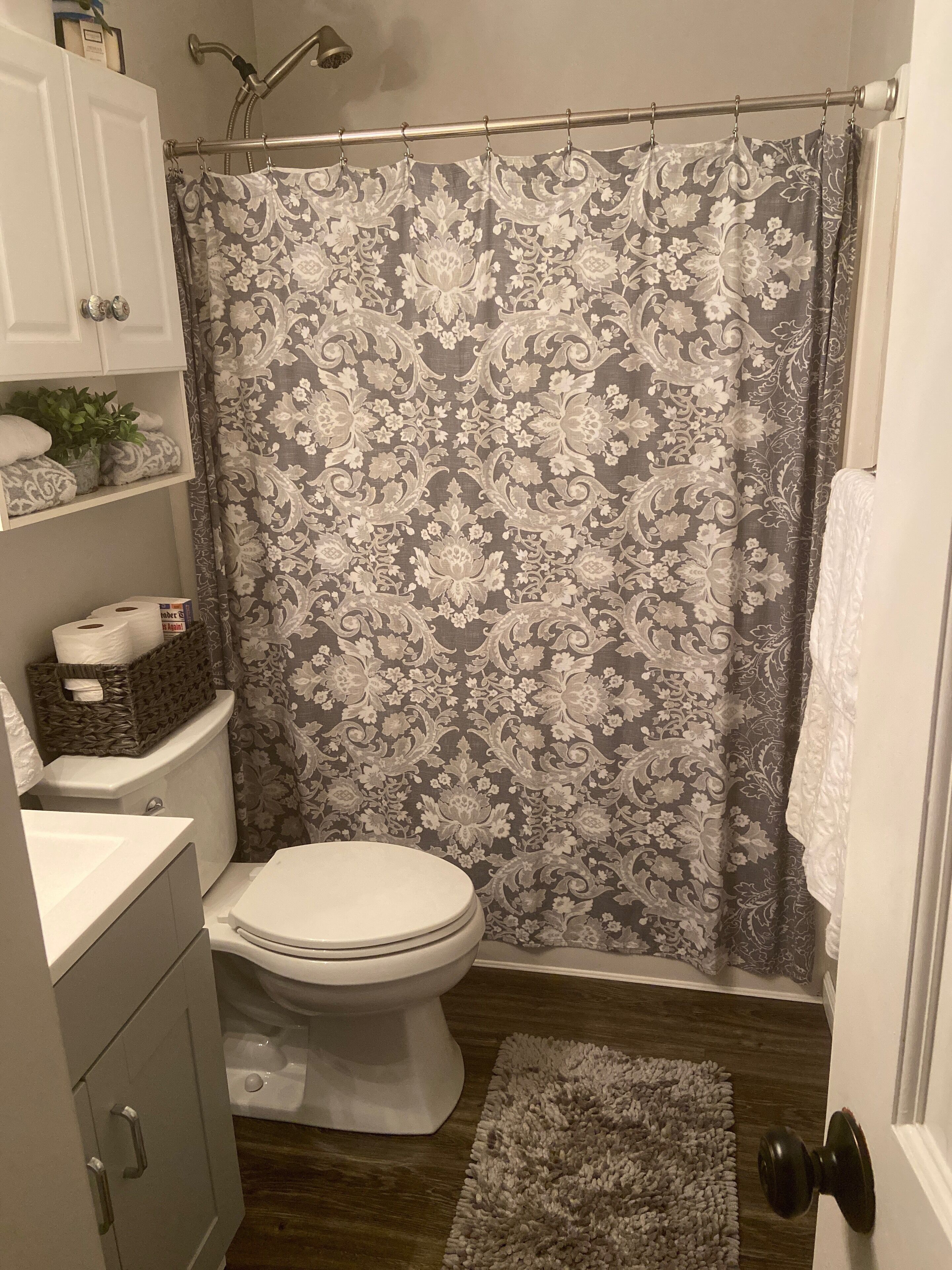Second floor full bathroom 