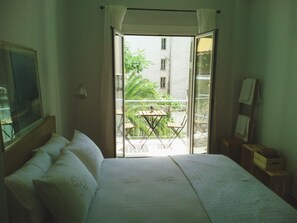 2 bedrooms, desk, soundproofing, iron/ironing board