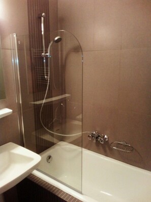 Combined shower/tub, hair dryer, towels, soap