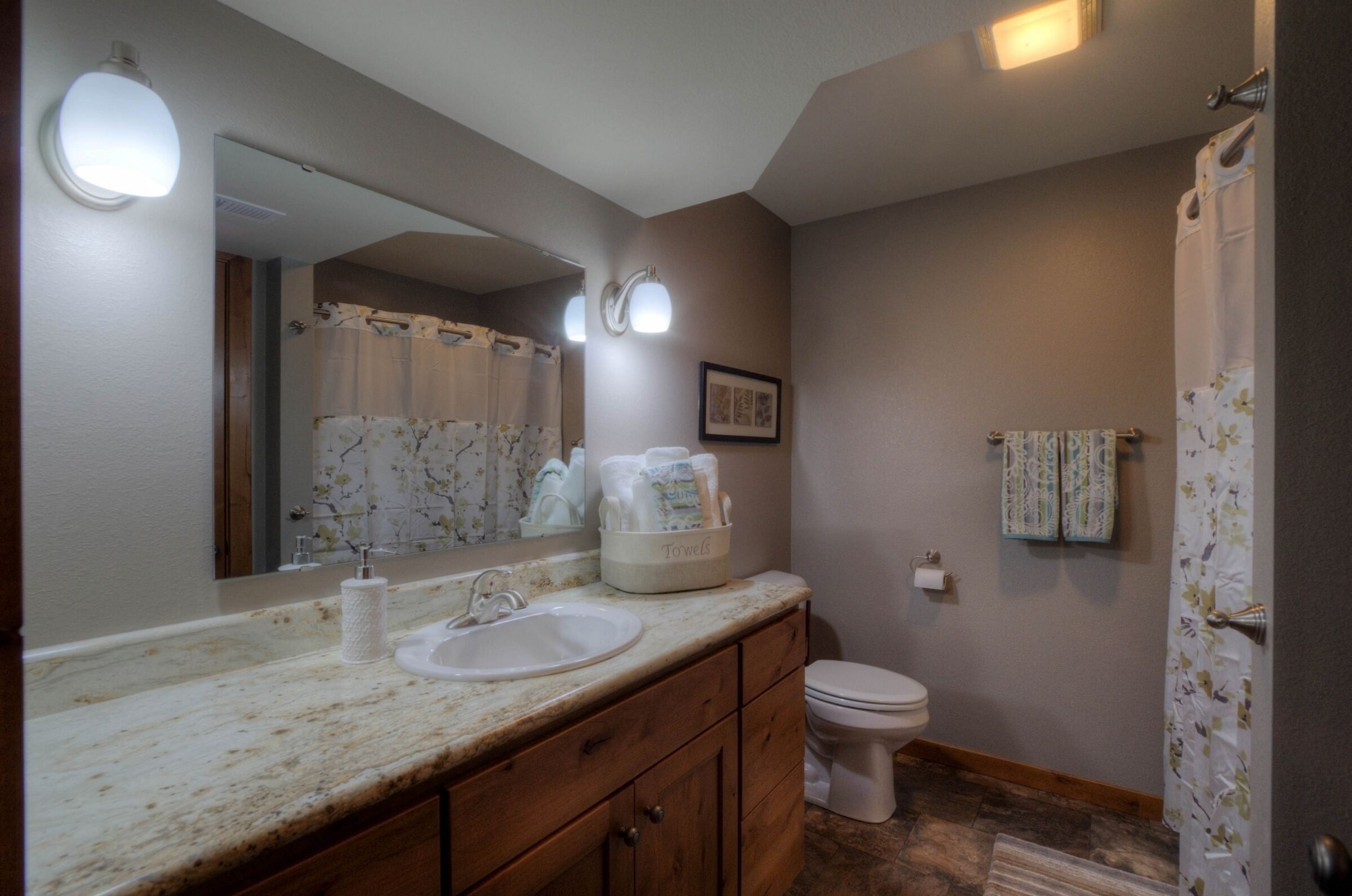 Shiprock Cabin -  Modern 3 Bedroom 3.5 bathroom cabin with fire table