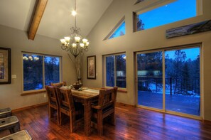 Dining - Shiprock Cabin - Modern 3 Bedroom 3.5 bathroom cabin with fire table (Nemo)