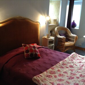 4 bedrooms, iron/ironing board, travel cot, free WiFi