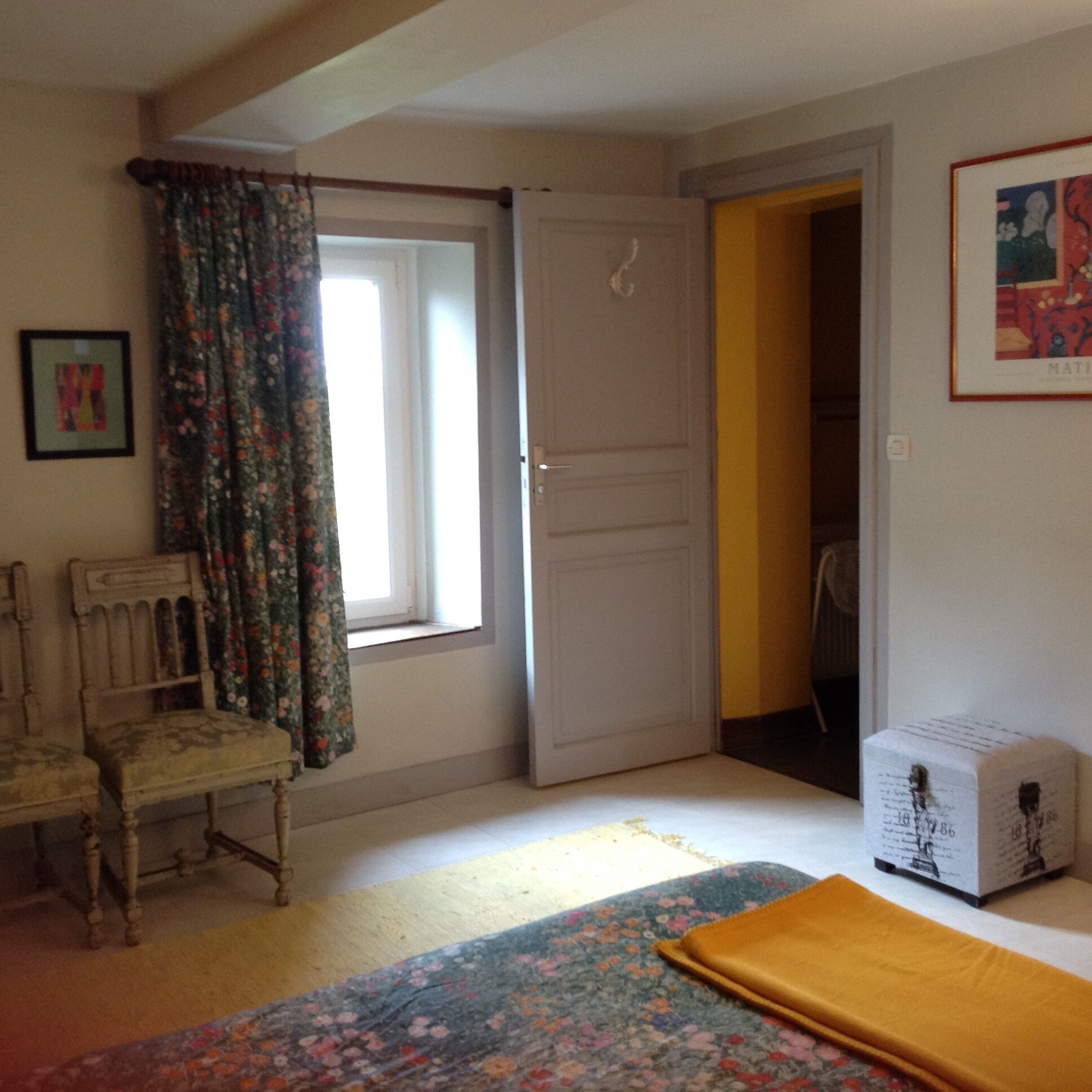 4 slaapkamers, een strijkplank/strijkijzer, reisbedje, gratis wifi