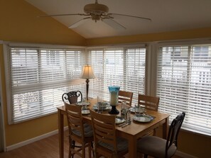 Dining - Newly Decorated 2BR Cottage Lavallette, Sleeps 5, I/O Shwrs, A/C,Wi-Fi W/D (Lavallette)