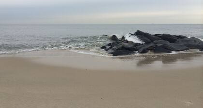 Äskettäin sisustettu 2BR-mökki Lavallette Home, vuodepaikkoja 5, I / O-kääntölaitteet, ilmastointi, Wi-Fi, W / D