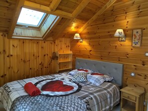 5 bedrooms, travel cot, free WiFi