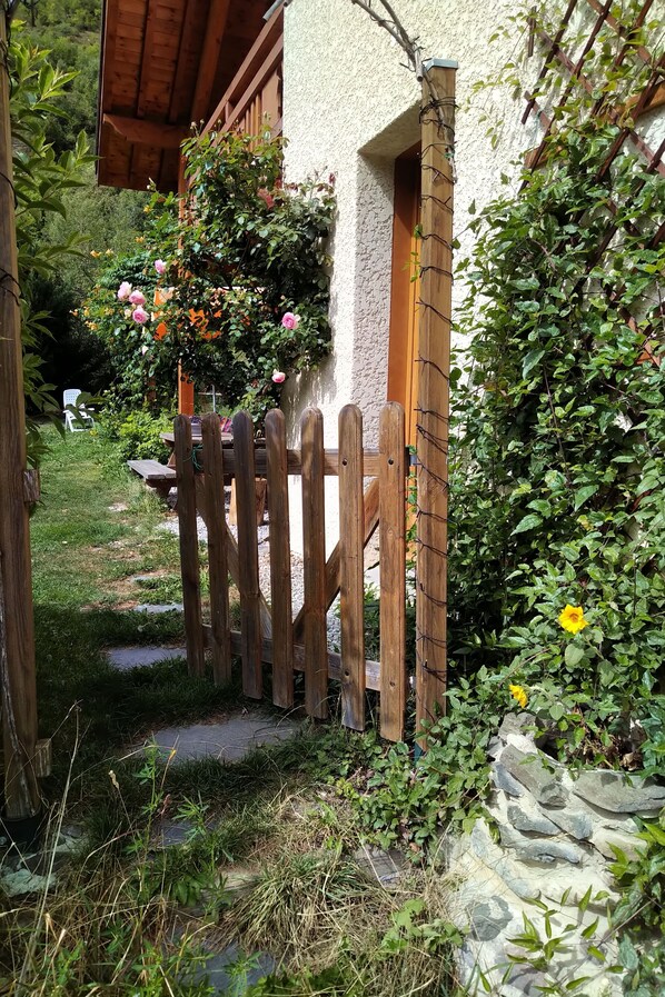 Exterior detail - CHALET "Les roses de Jean" 2 to 10 people (VENOSC)