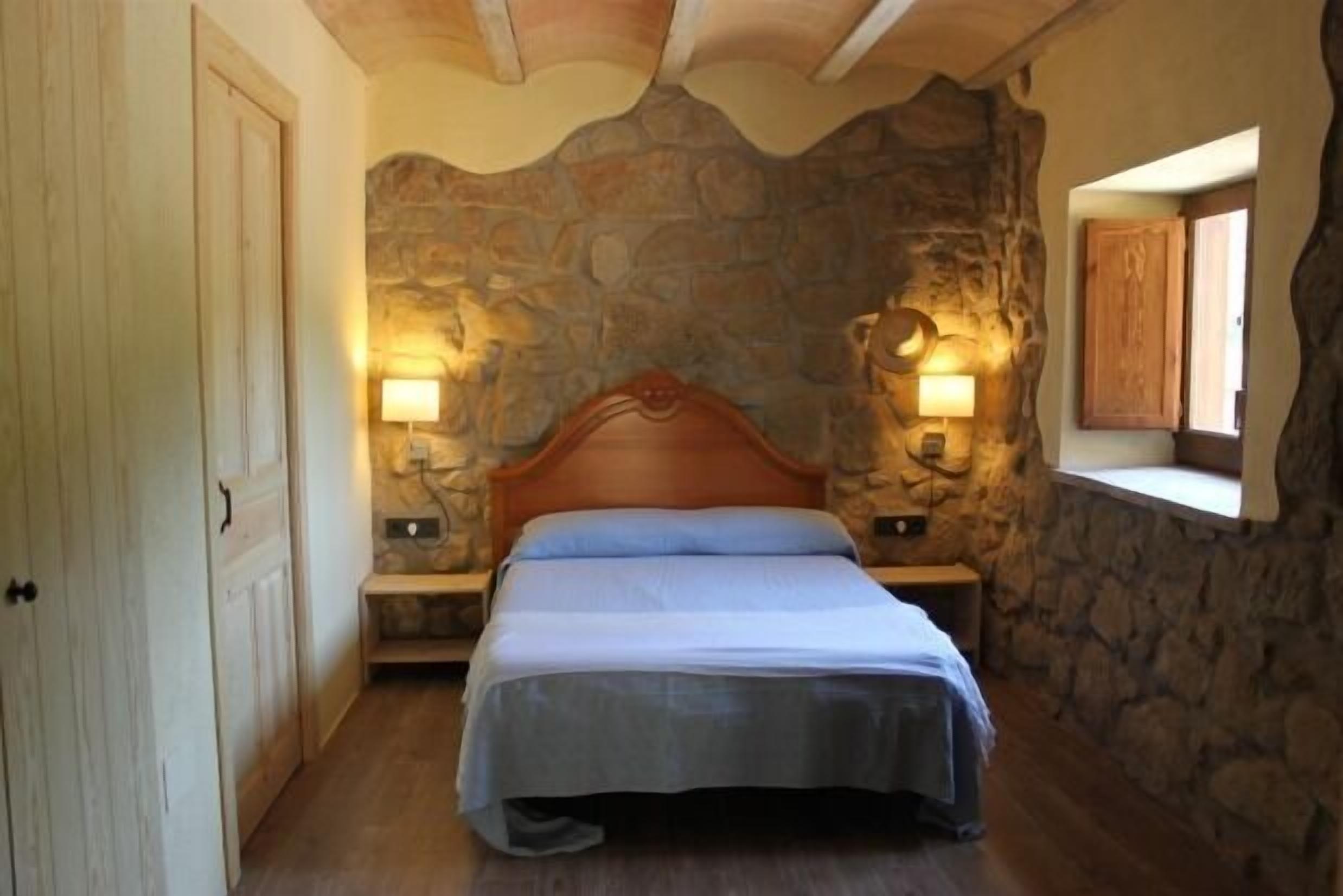 Cal Rebotit Self catering for 10/14 people