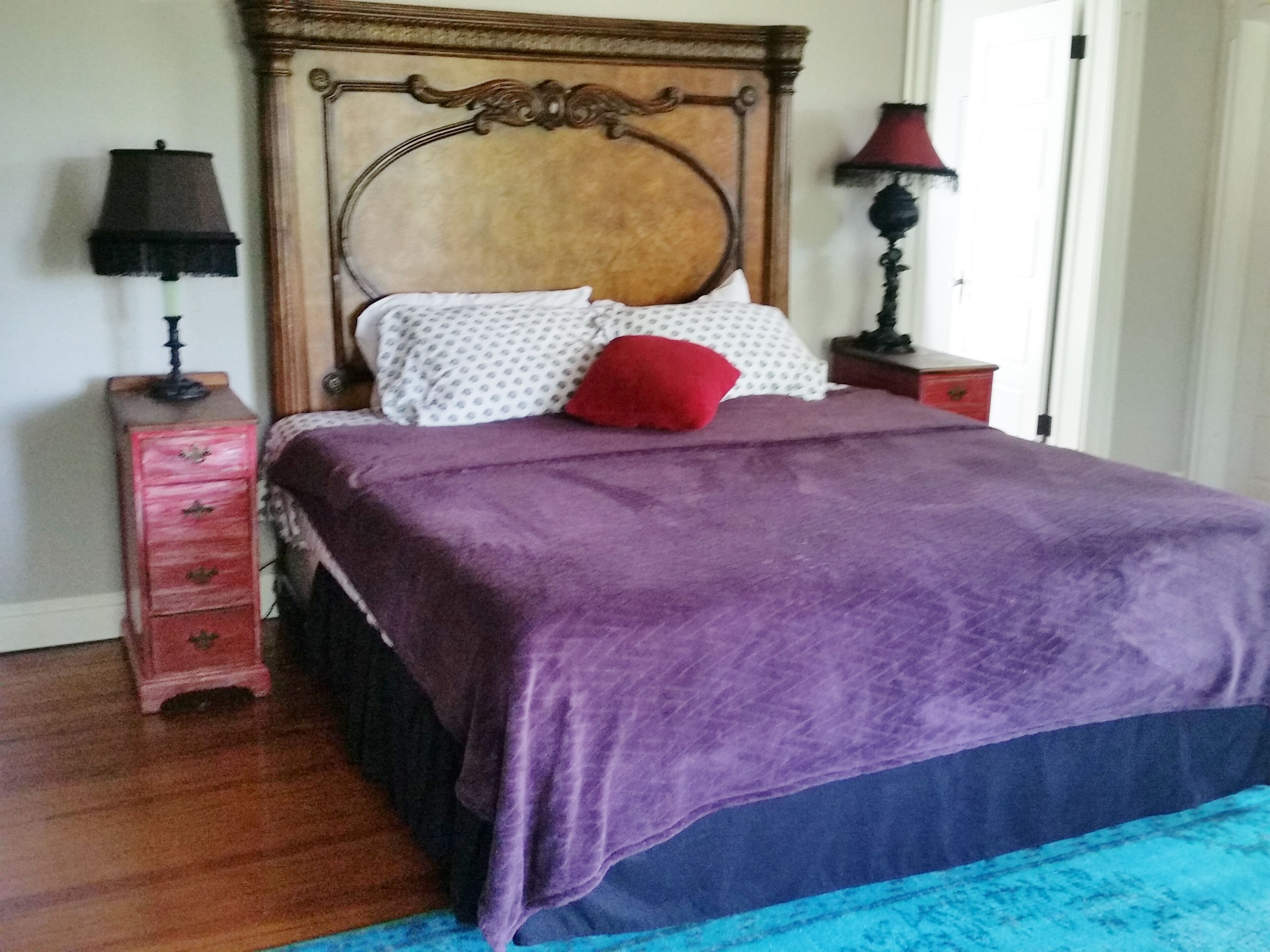 1800's FARMHOUSE,  wraparound porch, Hot Tub, 5min to DWTN & LADYBIRD LAKE