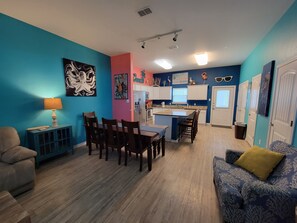 TV, DVD player - Birds of Paradise, Across the Street from Beach, Amazing Balcony View (Corpus Christi)