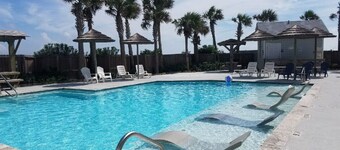 Paratiisin linnut ovat yli rannasta, on upea näkymä 2. kerroksesta Parveke