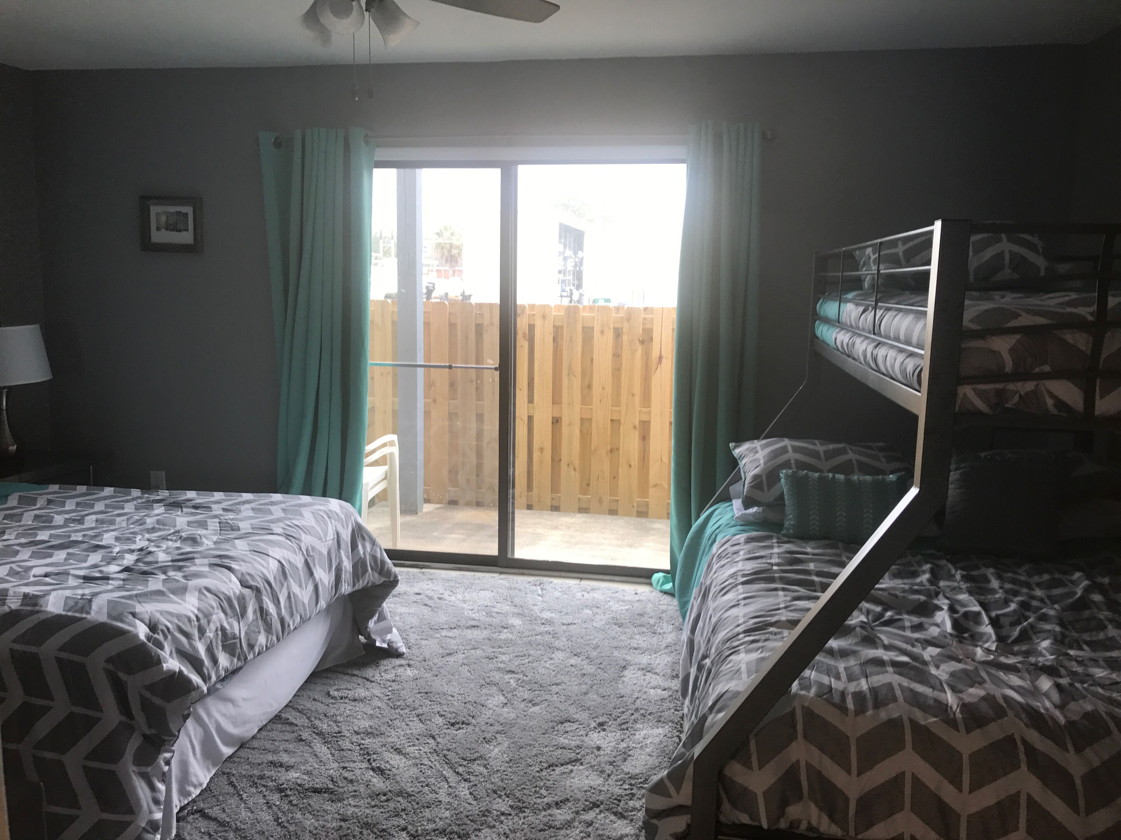 5 min from the beach!