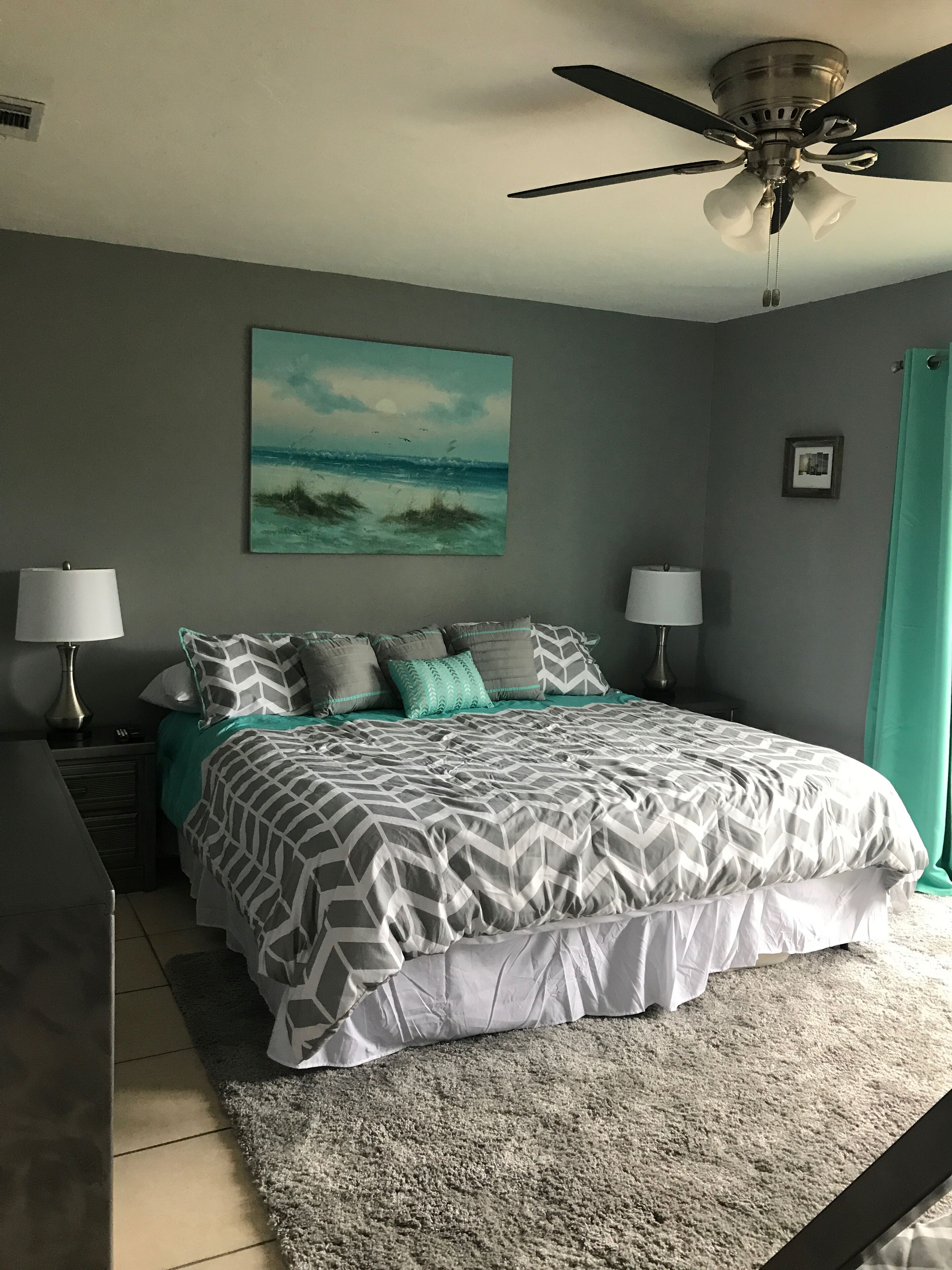 5 min from the beach!