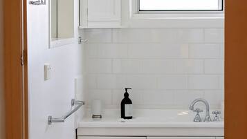 Bathtub