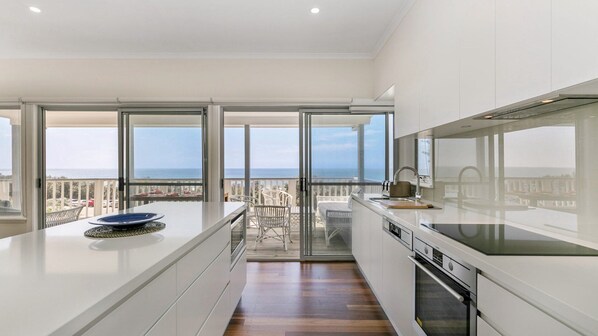 電子レンジ、オーブン、コンロ、食器洗い機