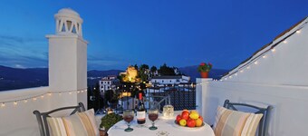 Casa Bonita, an authentic Andalusian village experience. Pets-hispeed WIFI-airco