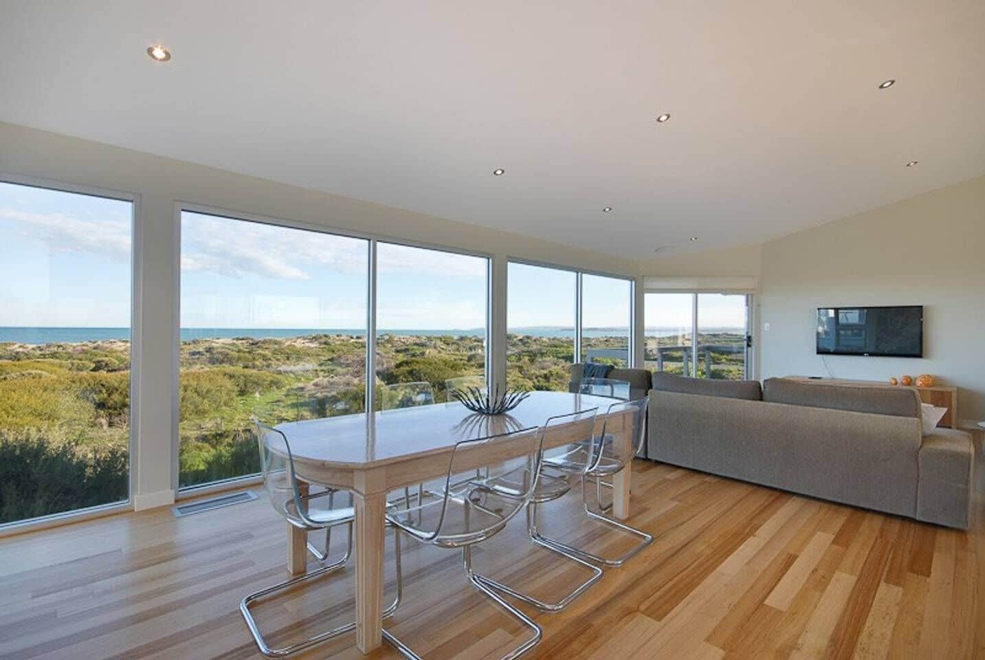 19 Newell - Beach Location