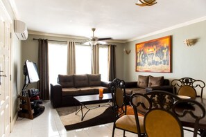 Smart TV - Relaxing fun in the sun. Enjoy a little piece of the jamaican jewel in security (Lucea)