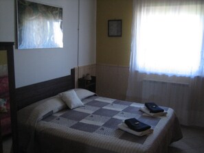 2 chambres, bureau, lit parapluie, Wi-Fi gratuit