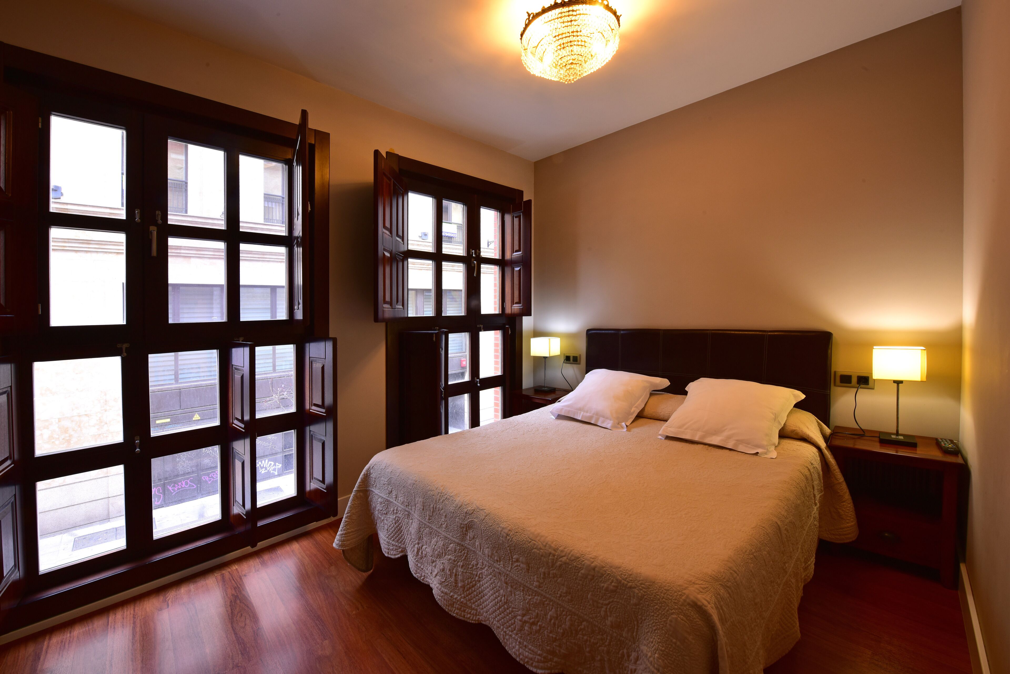 HEART IN THE BEST AREA.  AIR CONDITIONING, FREE WIFI, OPTION GARAGE.