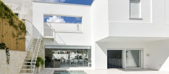 Dans la maison de vacances avec piscine