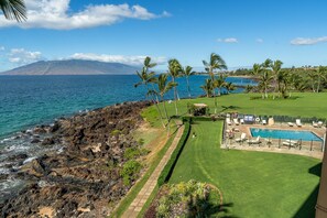 A heated pool - 401 - 2 Bedroom High End Breathtaking Ocean Views - 40 feet from the water! (Kihei)