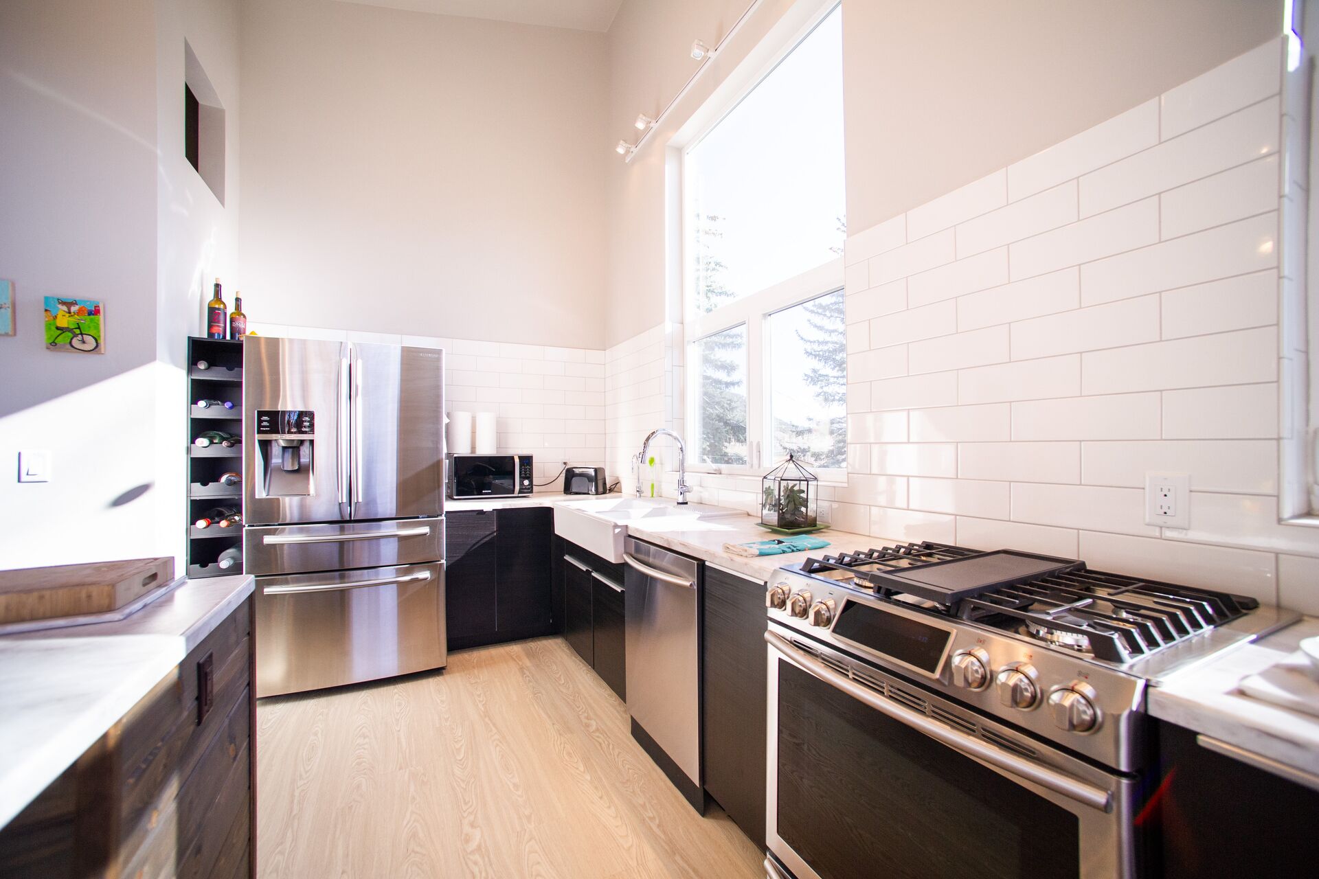 Refrigerador, microondas, horno y parrilla de estufa 