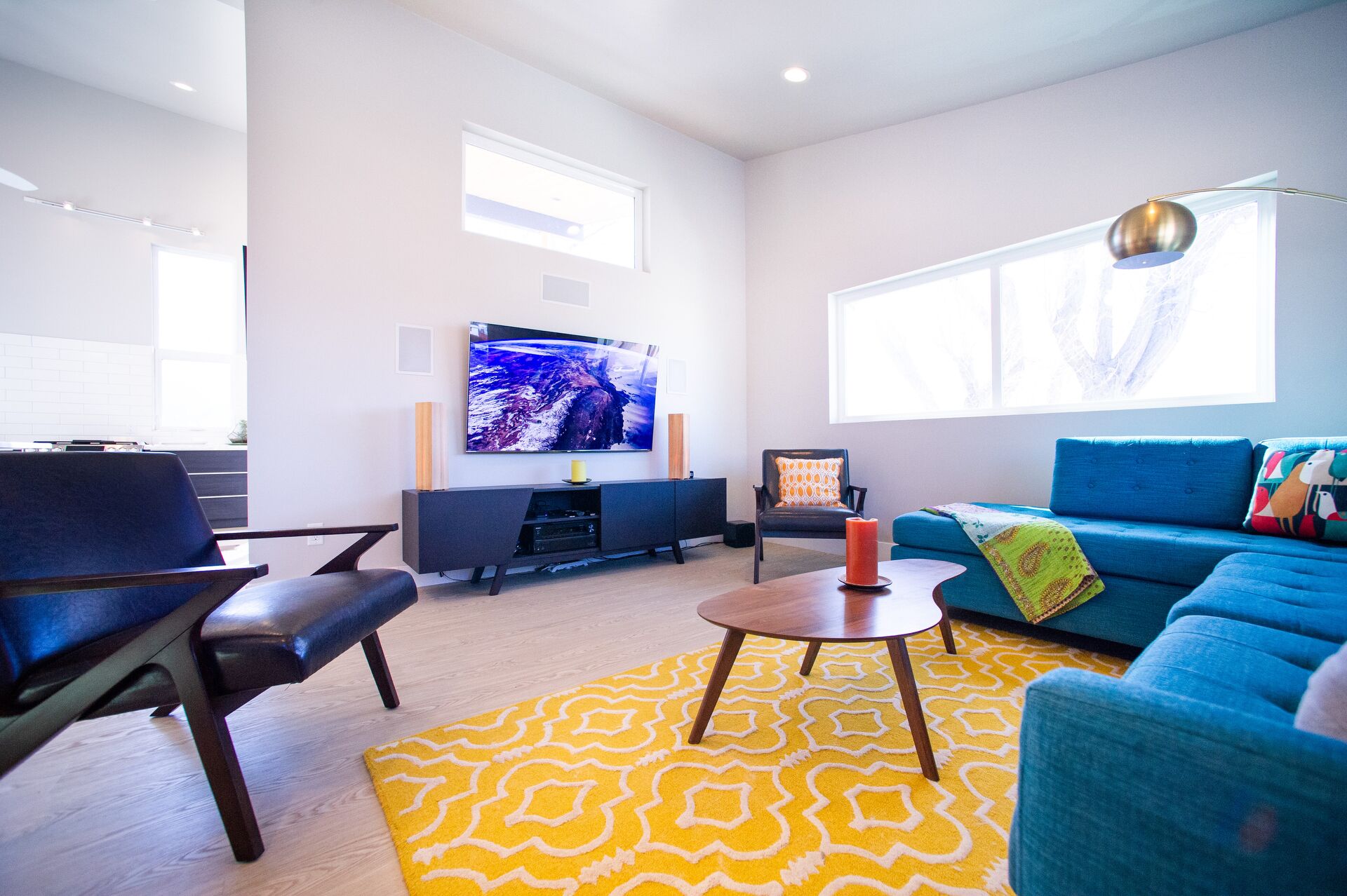 Mid-Century Modern In Salida, 4X4 deep soaking Tub, Huge 2nd story Balcony views