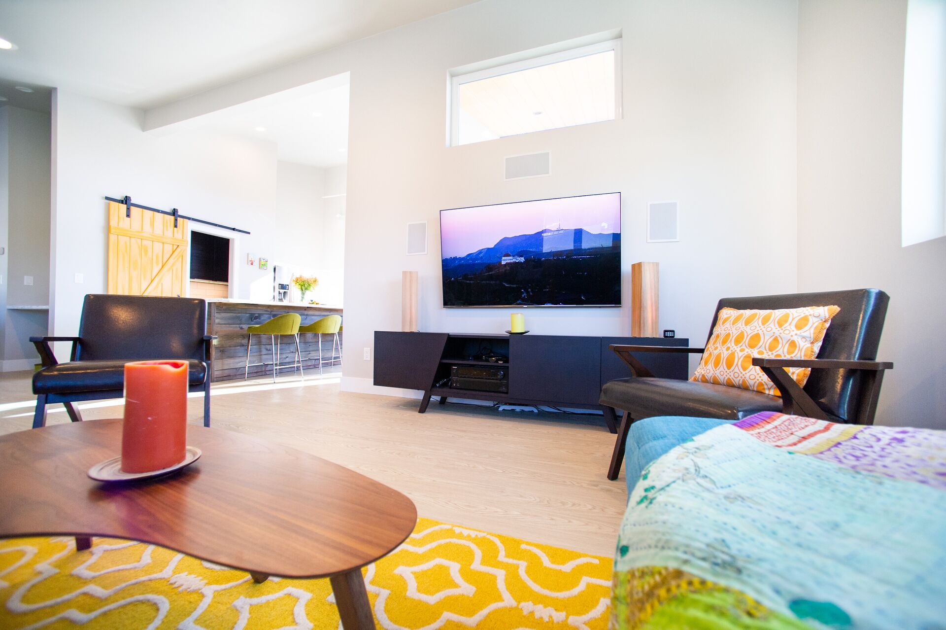 Mid-Century Modern In Salida, 4X4 deep soaking Tub, Huge 2nd story Balcony views