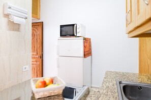 Coffee/tea maker, fridge, microwave, electric kettle