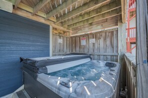 Outdoor spa tub - 5436- Latitude Adjustment, Easy access to the beach & private pool! (Nags Head)