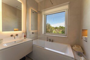 Shower, hair dryer, bidet, towels - Turquoise trullo Fabiola, with private swimming pool... (Ceglie Messapica)