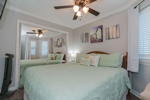 1 bedroom, desk, iron/ironing board, WiFi