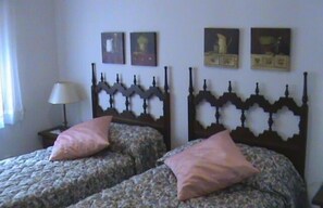 4 chambres, fer et planche à repasser, draps fournis