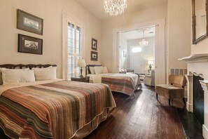 6 室のベッドルーム、セーフティボックス (室内)、アイロン / アイロン台、旅行用ベビーベッド