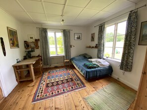 3 bedrooms, iron/ironing board, travel cot, WiFi