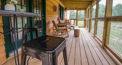 Heaven's Hideaway- perfect getaway near the river!