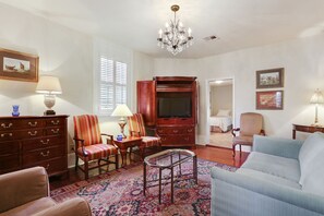 TV - Excellent Location:  3 Blocks to Bourbon St. and the French Quarter attractions. (New Orleans)