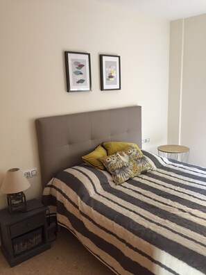 2 makuuhuonetta, silitysrauta/-lauta, ilmainen Wi-Fi, vuodevaatteet