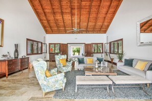 Télévision, chaîne hi-fi