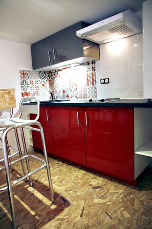 Réfrigérateur, micro-ondes, cafetiÚre/bouilloire, congélateur