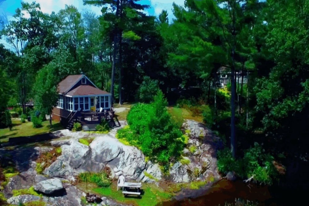The Loon Muskoka Cabin - TeaLakeCottages