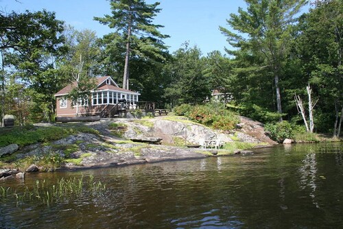 The Loon Muskoka Cabin - TeaLakeCottages