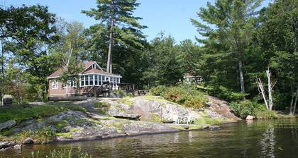 The Loon Muskoka Cabin - TeaLakeCottages