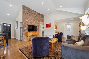 Smart TV, lettore DVD, libri