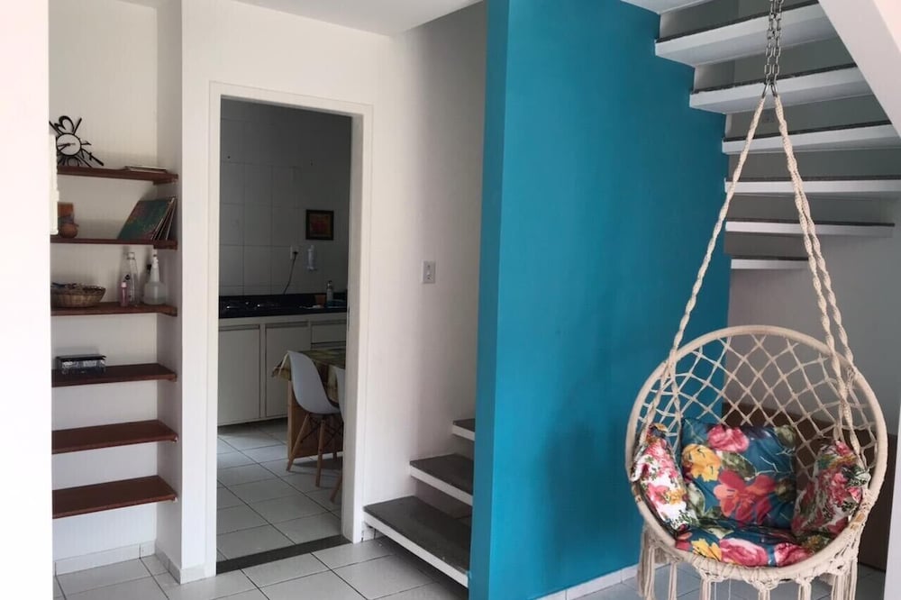 Comfortable Duplex, 3qts (1Suite), Wifi, Air Cond. 2 min from the waterfront. Cozy.