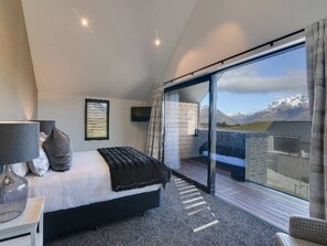 3 bedrooms, desk, iron/ironing board, WiFi