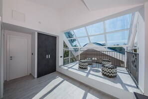 Interior - Glass villa includes: boat trip, pool, jacuzzi (Kaštel Štafilic)